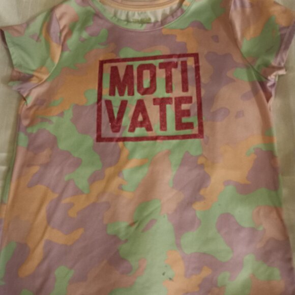 Tek Gear T-Shirt Trendy Camouflage Pattern -Kid's - Girl Size 14/16 XL - Picture 1 of 2